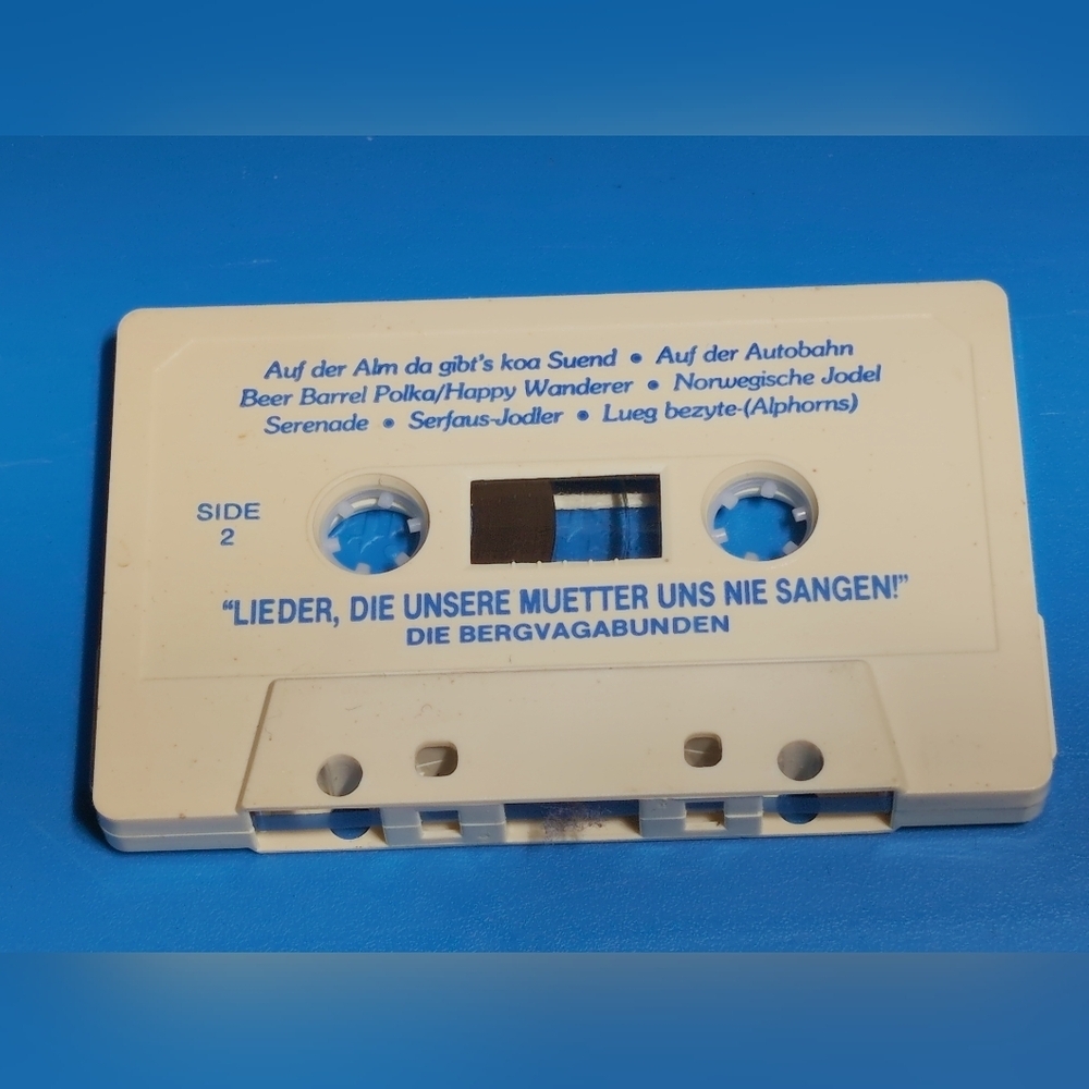 DIE BERGVAGABUNDEN SINGEN Lieder die Unsere Muetter ns Nie Sangen CASSETTE TAPE - Picture 2 of 2